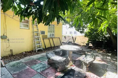 241 NW 32nd St, Miami, FL 33127 - Photo 6