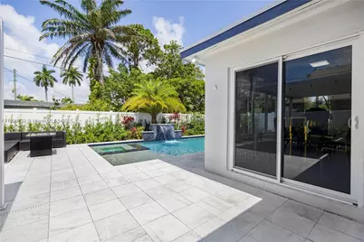 1104 N 13th Ter, Hollywood, FL 33019 - Photo 32