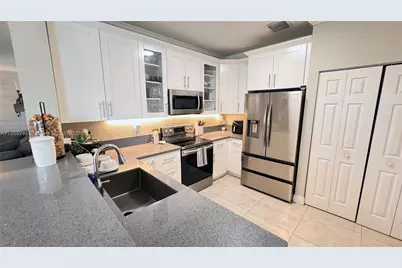 280 NE 35th St, Oakland Park, FL 33334 - Photo 28