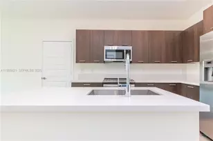 4640 NW 84th Ave, Doral, FL 33166 - Photo 4