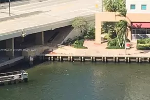 31 SE 6th St, Miami, FL 33131 - Photo 8