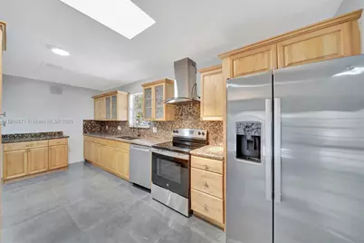 840 NE 182nd St, North Miami Beach, FL 33162 - Photo 14