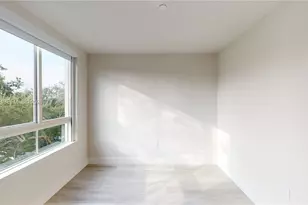 2555 NE 193rd St, Miami, FL 33180 - Photo 14