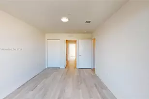 2555 NE 193rd St, Miami, FL 33180 - Photo 10