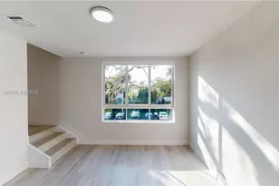 2555 NE 193rd St, Miami, FL 33180 - Photo 8