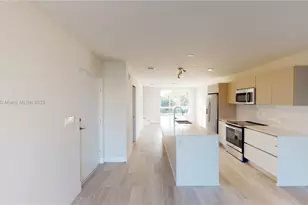 2555 NE 193rd St, Miami, FL 33180 - Photo 4