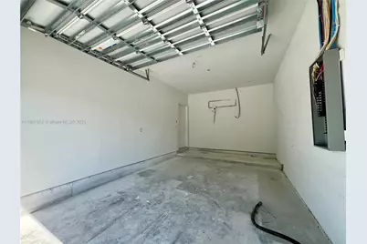 6820 NW 6th Ct, Miami, FL 33150 - Photo 12