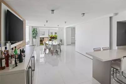 6039 Collins Ave #1402, Miami Beach, FL 33140 - Photo 14