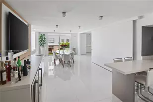 6039 Collins Ave, Miami Beach, FL 33140 - Photo 14