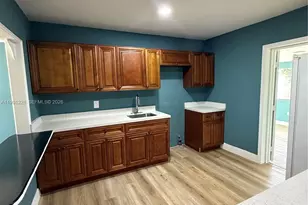 2409 SE 2nd Ave SE, Vero Beach, FL 32962 - Photo 1