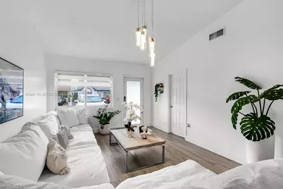 7531 W 29th Way, Hialeah, FL 33018 - Photo 2