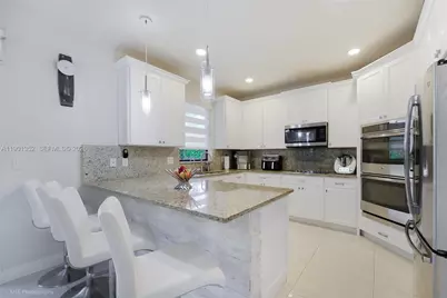 8723 NW 102nd Pl, Doral, FL 33178 - Photo 6