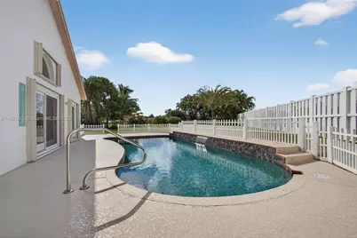 112 Camelot Ct, Royal Palm Beach, FL 33411 - Photo 50