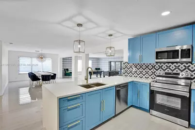 1141 N Northlake Dr, Hollywood, FL 33019 - Photo 10