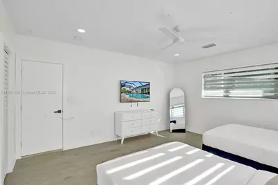 1141 N Northlake Dr, Hollywood, FL 33019 - Photo 52