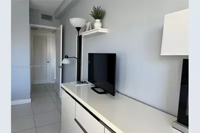 400 Kings Point Dr #726, Sunny Isles Beach, FL 33160 - Photo 10