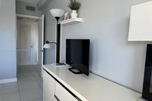 400 Kings Point Dr, Sunny Isles Beach, FL 33160 - Photo 10
