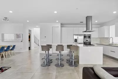 7540 NW 97th Pl, Doral, FL 33178 - Photo 16