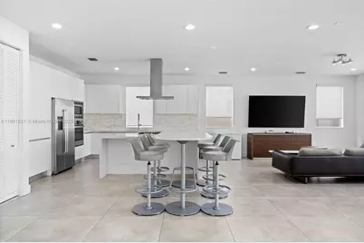 7540 NW 97th Pl, Doral, FL 33178 - Photo 10