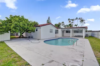 5750 NW 111th St, Hialeah, FL 33012 - Photo 26