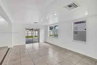 5750 NW 111th St, Hialeah, FL 33012 - Photo 10
