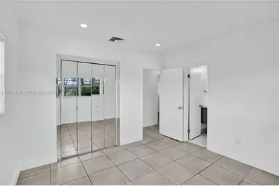 5750 NW 111th St, Hialeah, FL 33012 - Photo 14