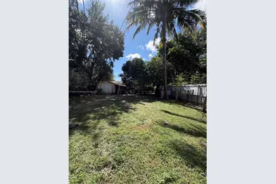 1720 NW 85th St, Miami, FL 33147 - Photo 12