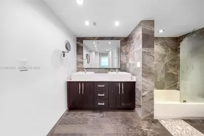 6039 Collins Ave #1415, Miami Beach, FL 33140 - Photo 16