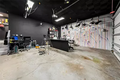 9153 NW 33rd St, Doral, FL 33172 - Photo 34