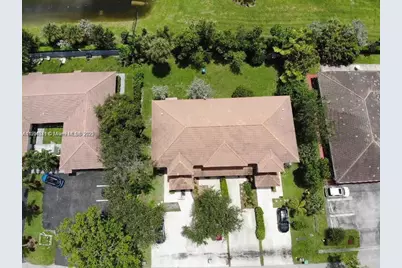 8706 NW 38th Dr, Coral Springs, FL 33065 - Photo 4