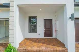 207 SW 159th Ter, Pembroke Pines, FL 33027 - Photo 4