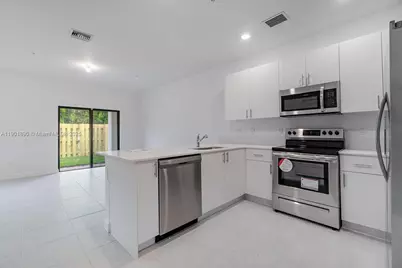 207 SW 159 Ter, Pembroke Pines, FL 33027 - Photo 16