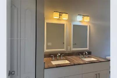 798 NE 43 St, Oakland Park, FL 33334 - Photo 26