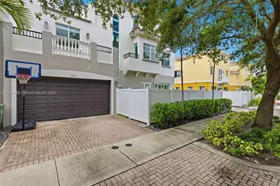 623 NE 11th Ave, Fort Lauderdale, FL 33304 - Photo 2