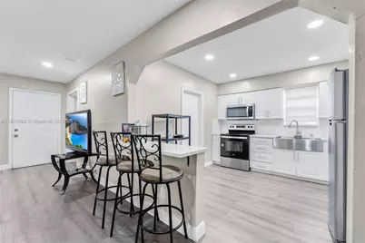 608 NW 9th St, Hallandale Beach, FL 33009 - Photo 10