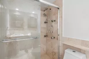 500 Bayview Dr, Sunny Isles Beach, FL 33160 - Photo 32