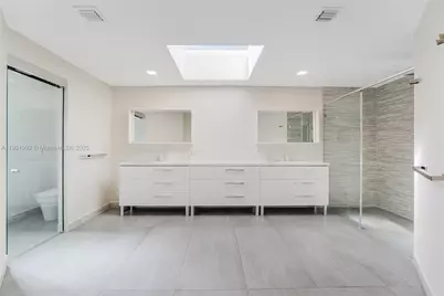 140 N Hibiscus Dr, Miami Beach, FL 33139 - Photo 28