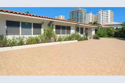 3221 NE 7th St #2, Pompano Beach, FL 33062 - Photo 1