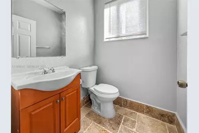 1736 NE 9th Dr #1736, Homestead, FL 33033 - Photo 4