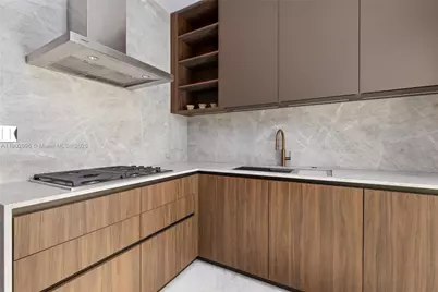 11404 N Bayshore Dr, North Miami, FL 33181 - Photo 28