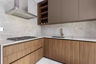 11404 N Bayshore Dr, North Miami, FL 33181 - Photo 28