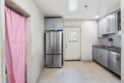 431 NW 116th St, Miami, FL 33168 - Photo 6