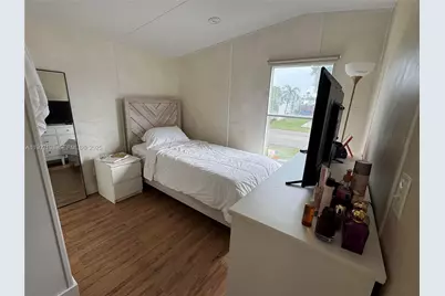 575 SW 131st Ave, Davie, FL 33325 - Photo 8