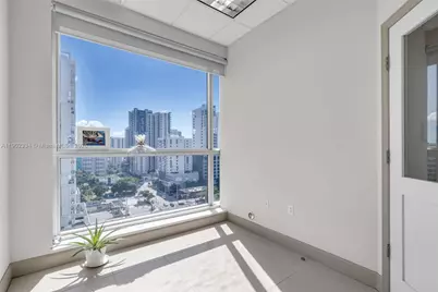 175 SW 7th St #1212, Miami, FL 33130 - Photo 2