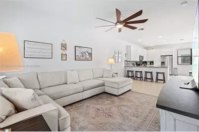 11668 SW 13th Ct, Pembroke Pines, FL 33025 - Photo 8