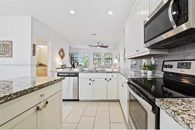 11668 SW 13th Ct, Pembroke Pines, FL 33025 - Photo 12