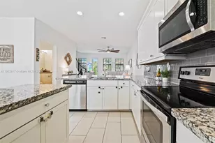 11668 SW 13th Ct, Pembroke Pines, FL 33025 - Photo 12