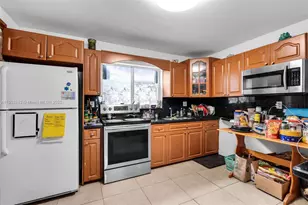 10590 SW 7th Terrace, Sweetwater, FL 33174 - Photo 8