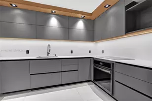 100 Bayview Dr, Sunny Isles Beach, FL 33160 - Photo 14