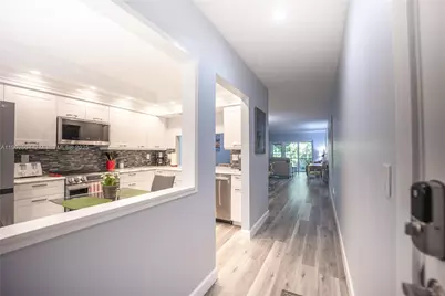 4000 Crystal Lake Dr #114, Deerfield Beach, FL 33064 - Photo 2